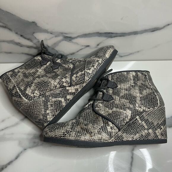 TOMS | Women's Black Brown Reptile Print Lace-Up Short Wedge Bootie Sz 9 - Picture 7 of 9
